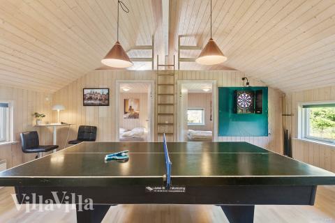 I tillegg til alle aktivitetsmulighetene i husets bassengavdeling, kan du også spille biljard, bordtennis og dart i luksushus nr. 956