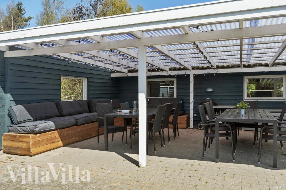 Nyt en grillkveld på terrassen i luksushus nr. 956 i Lolland/Falster/Møn