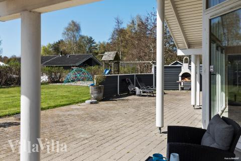 På terrassen i feriehus nr. 956 er det plass til 12 personer.
