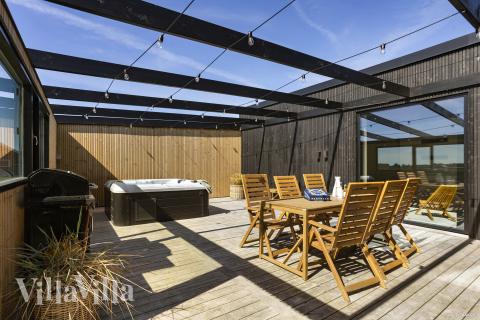Luksushus nr. 965 har en deilig terrasse med gode hagemøbler til 12 personer.