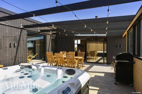 Nyt varmen i boblebadet i luksushus nr. 965 i Nordjylland