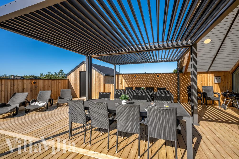 Luksushus nr. 332 har en deilig terrasse med gode hagemøbler til 20 personer.