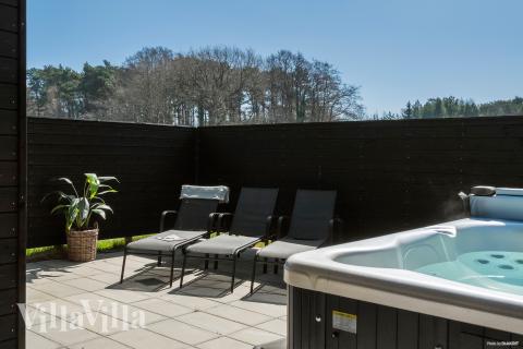 Nyt varmen i boblebadet i luksushus nr. 621 i Bornholm