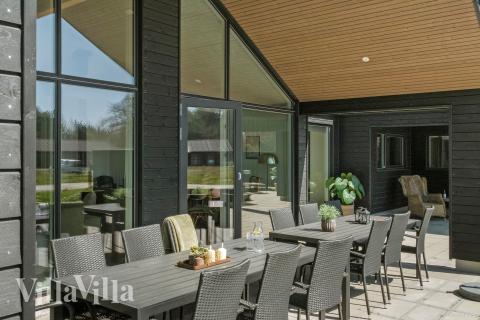 Luksushus nr. 621 har en deilig terrasse med gode hagemøbler til 16 personer.