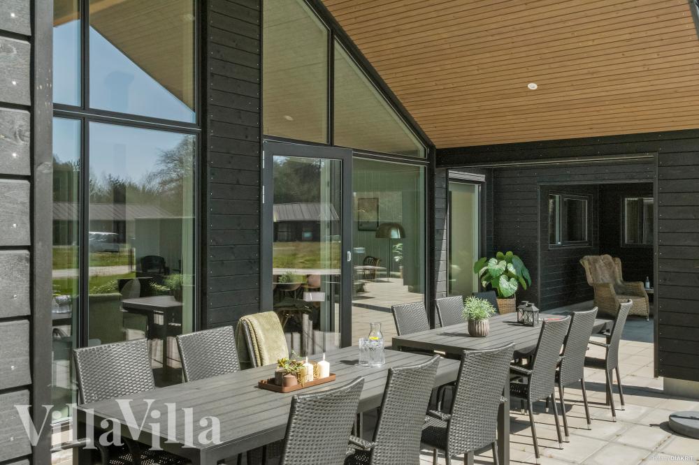 Luksushus nr. 621 har en deilig terrasse med gode hagemøbler til 16 personer.