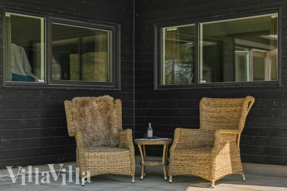 Nyt en grillkveld på terrassen i luksushus nr. 621 i Bornholm