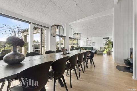 Oppholdsrom med plass til 16 i luksushus nr. 560.