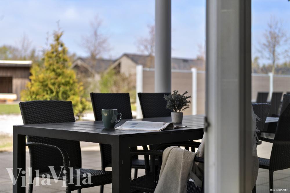 Luksushus nr. 484 har en deilig terrasse med gode hagemøbler til 18 personer.
