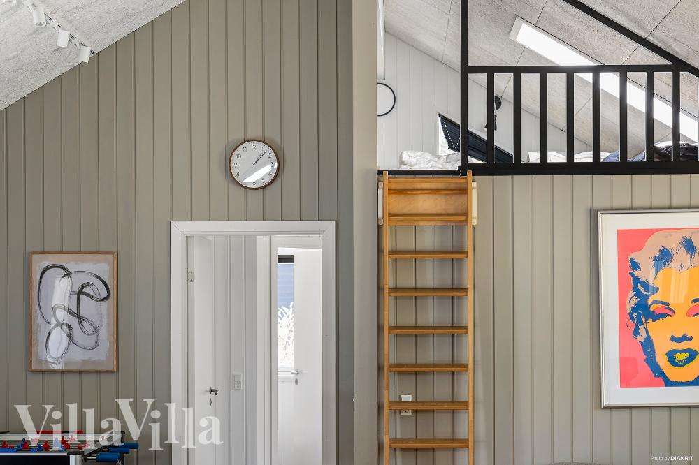 Noen av de 22 soveplassene i luksushus nr. 351 finnes på hems