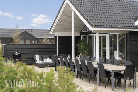 På terrassen i feriehus nr. 456 er det plass til 20 personer.