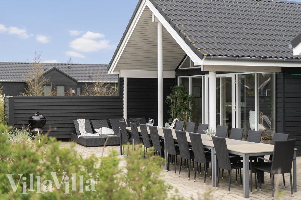 På terrassen i feriehus nr. 456 er det plass til 20 personer.