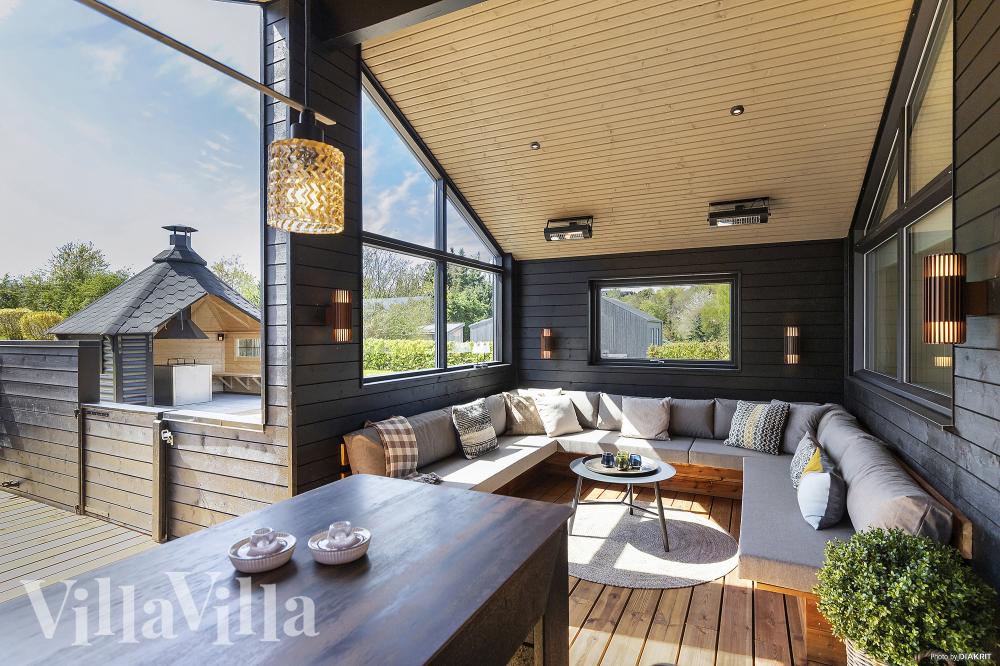 Luksushus nr. 931 har en deilig terrasse med gode hagemøbler til 14 personer.
