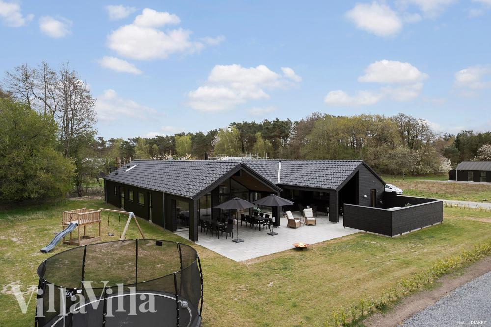 Dette lekre huset med svømmebasseng, nr. 622, med plass til 18 personer, ligger i Bornholm
