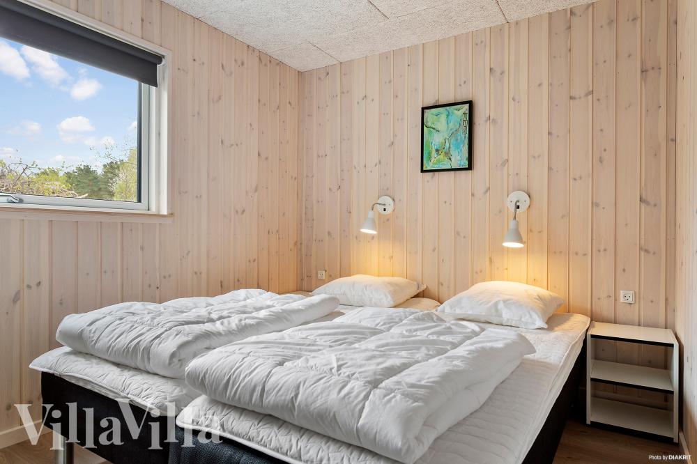Et av de 7 soverommene i luksushus nr. 622 i Bornholm.