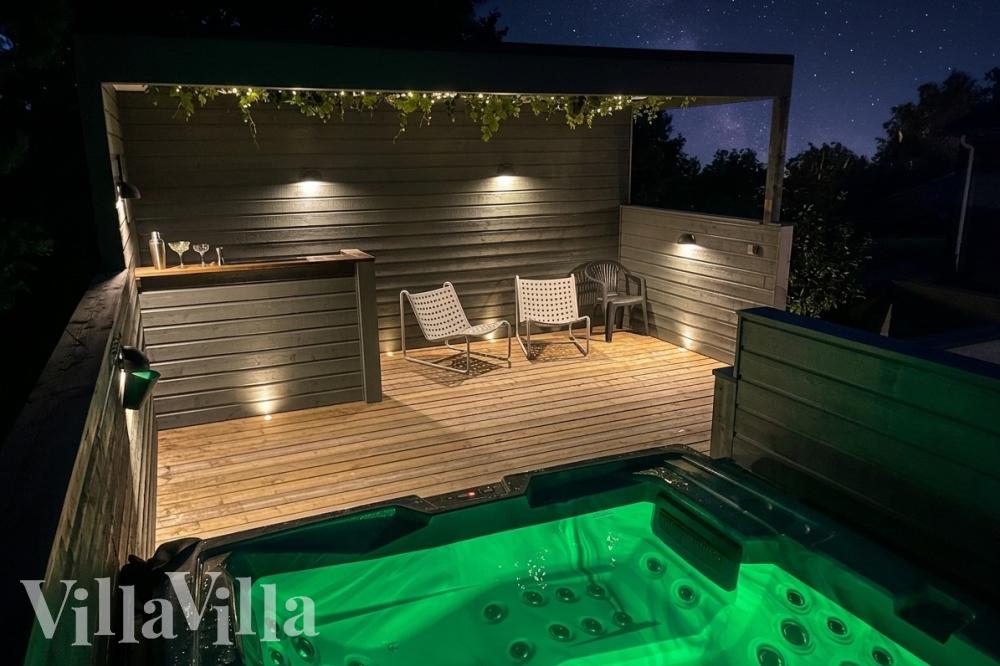 Slapp av i boblebadet i luksushus nr. 926 i Østjylland.
