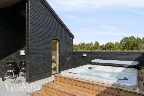 Nyt varmen i boblebadet i luksushus nr. 960 i Lolland/Falster/Møn