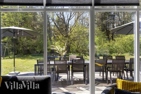 Luksushus nr. 946 har en deilig terrasse med gode hagemøbler til 12 personer.