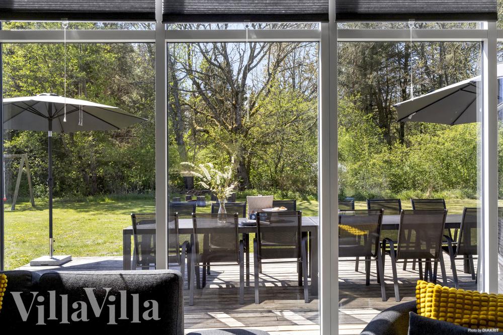 Luksushus nr. 946 har en deilig terrasse med gode hagemøbler til 12 personer.