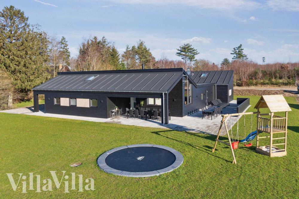 Dette lekre huset med svømmebasseng, nr. 967, med plass til 22 personer, ligger i Østjylland