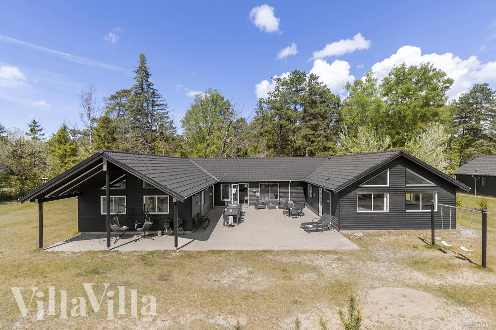 Dette lekre huset med svømmebasseng, nr. 351, med plass til 22 personer, ligger i Nordsjælland