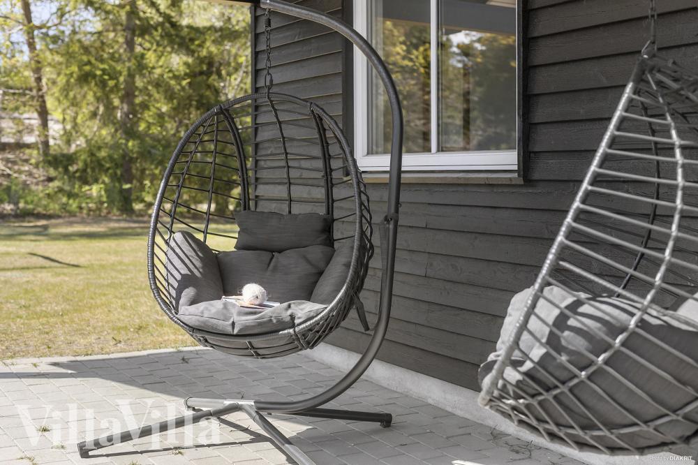 Luksushus nr. 351 har en deilig terrasse med gode hagemøbler til 22 personer.