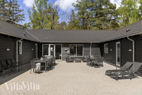 Nyt en grillkveld på terrassen i luksushus nr. 351 i Nordsjælland