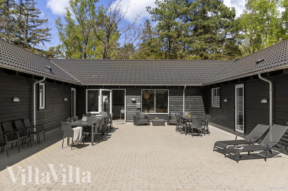Nyt en grillkveld på terrassen i luksushus nr. 351 i Nordsjælland