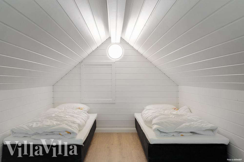 Noen av de 14 soveplassene i luksushus nr. 557 finnes på hems
