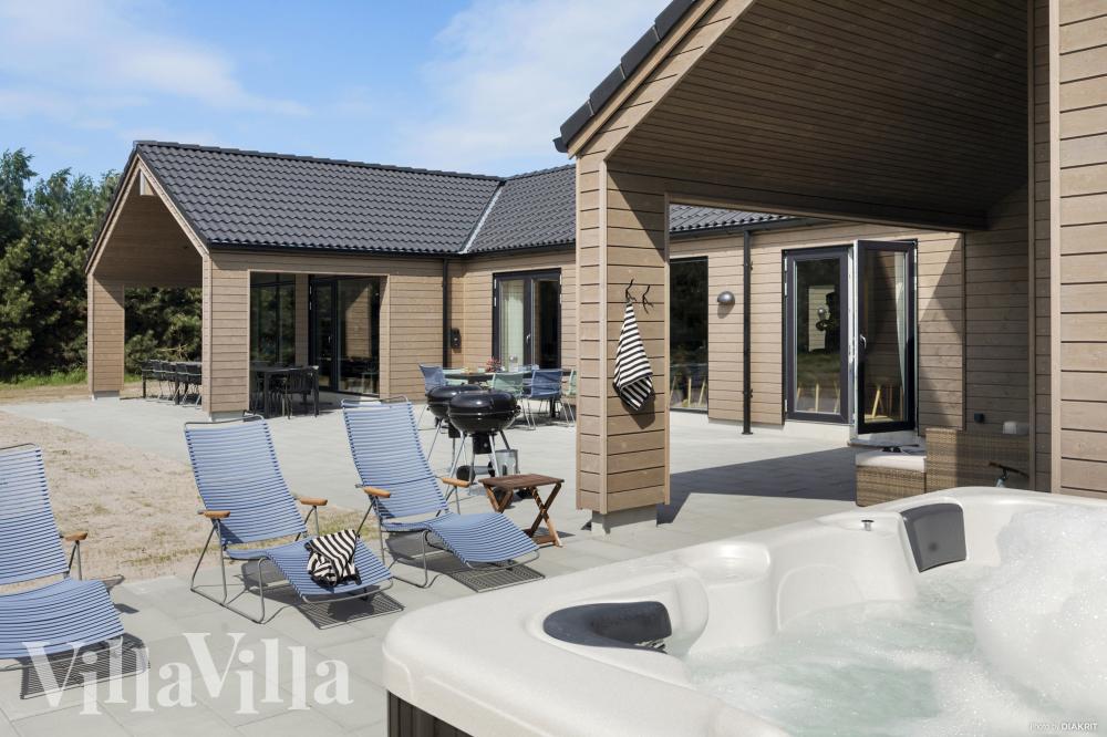 Nyt varmen i boblebadet i luksushus nr. 934 i Lolland/Falster/Møn