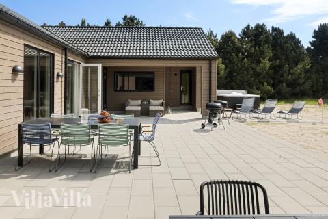 Luksushus nr. 934 har en deilig terrasse med gode hagemøbler til 26 personer.