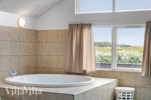Nyt varmen i boblebadet i luksushus nr. 338 i Fyn og øyer