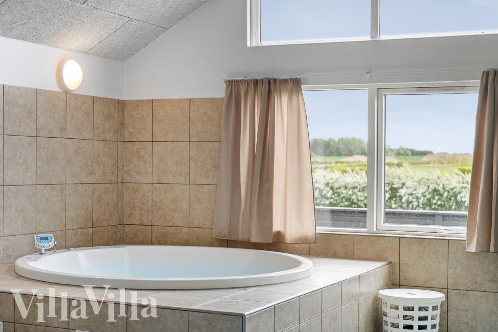 Nyt varmen i boblebadet i luksushus nr. 338 i Fyn og øyer