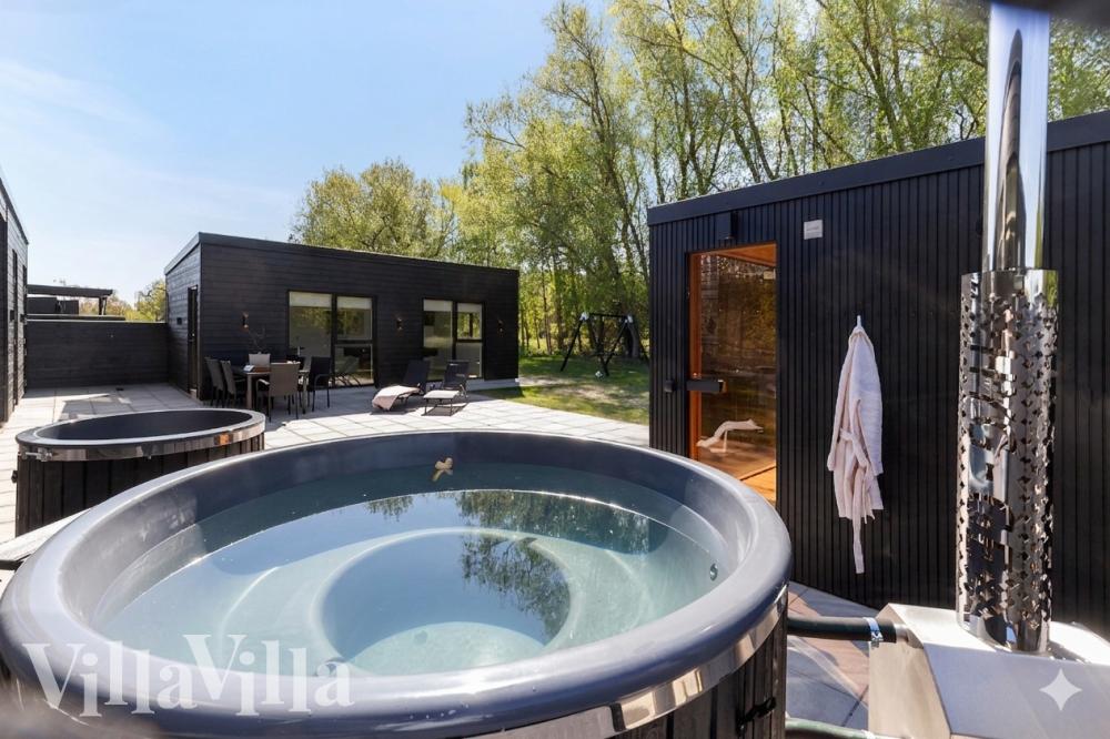 Nyt varmen i boblebadet i luksushus nr. 979 i Østjylland