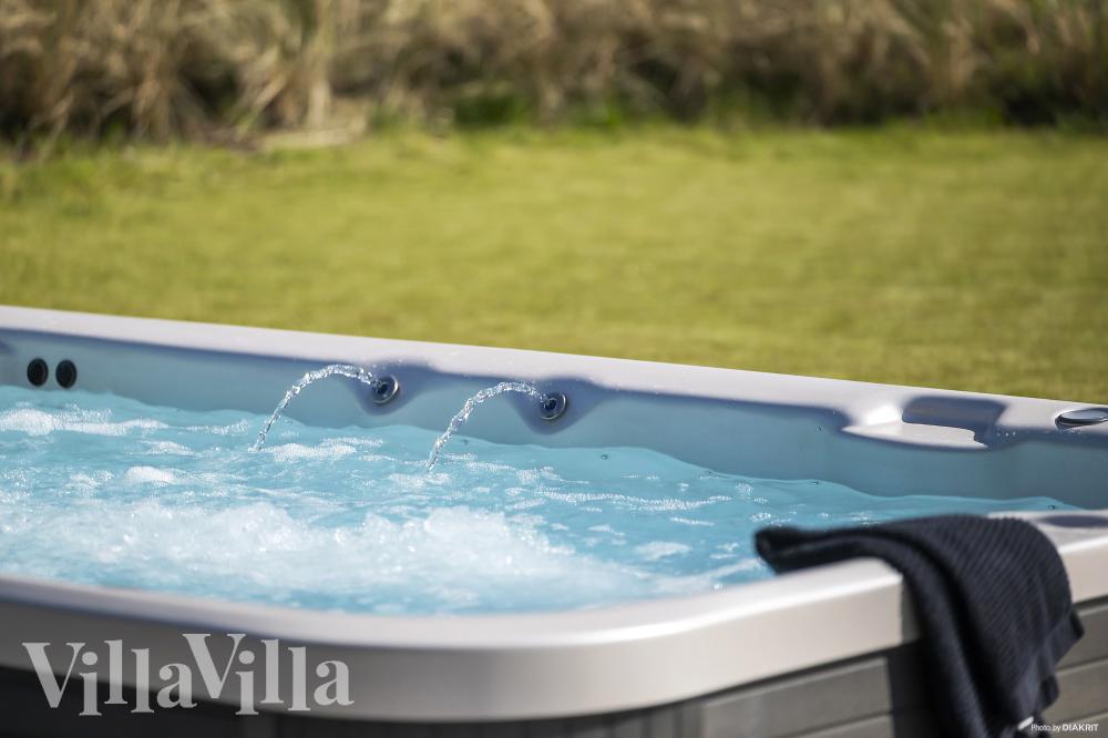 Nyt varmen i boblebadet i luksushus nr. 977 i Nordjylland