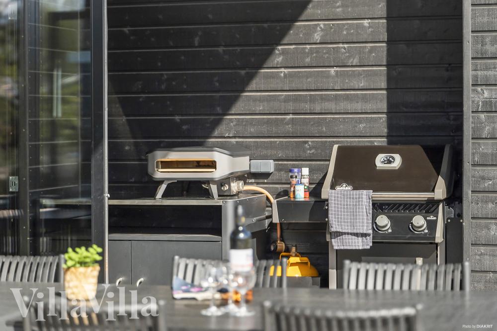 Luksushus nr. 977 har en deilig terrasse med gode hagemøbler til 10 personer.