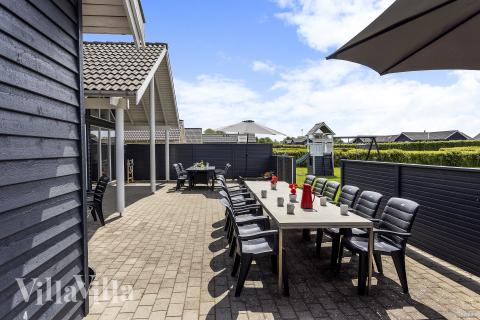 Nyt en grillkveld på terrassen i luksushus nr. 338 i Fyn og øyer