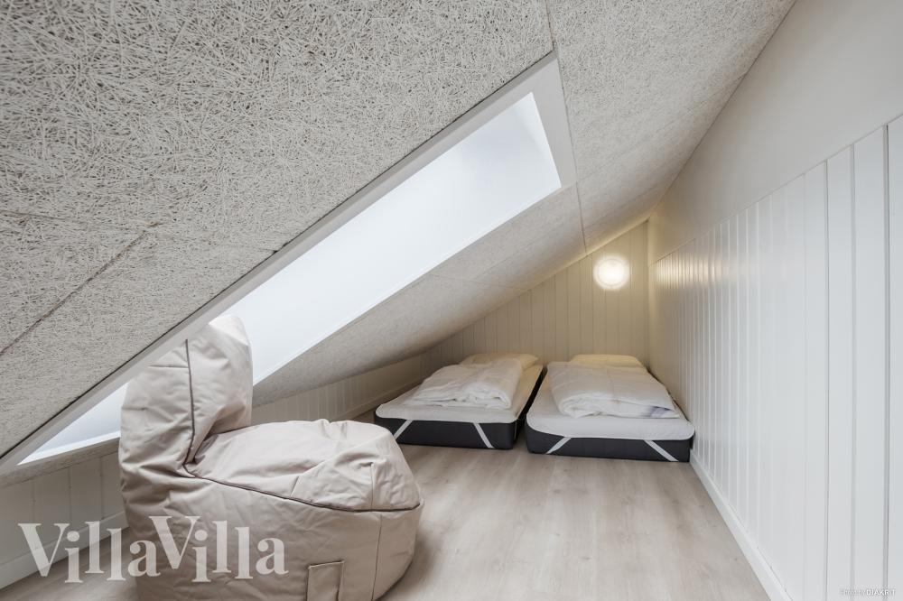 Noen av de 14 soveplassene i luksushus nr. 922 finnes på hems
