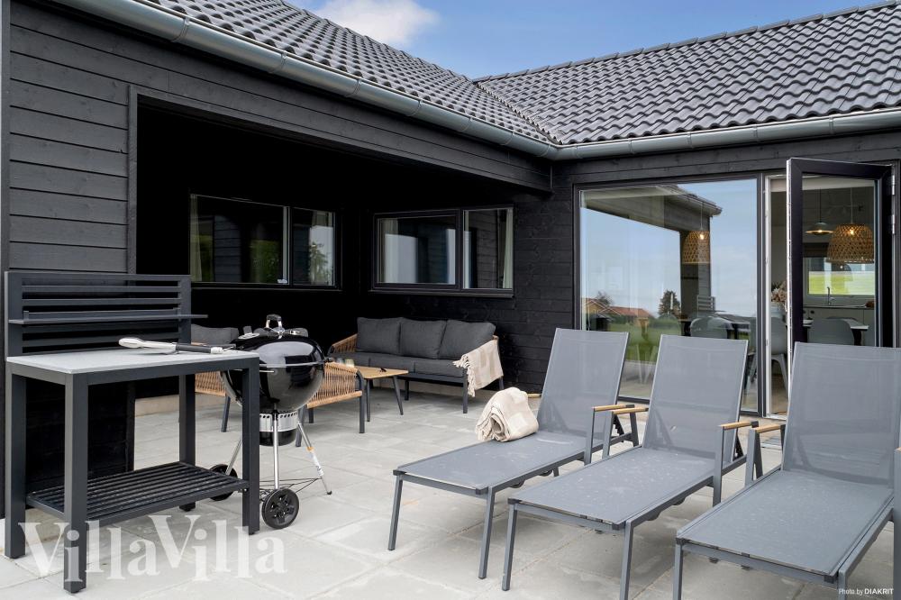 Luksushus nr. 922 har en deilig terrasse med gode hagemøbler til 14 personer.