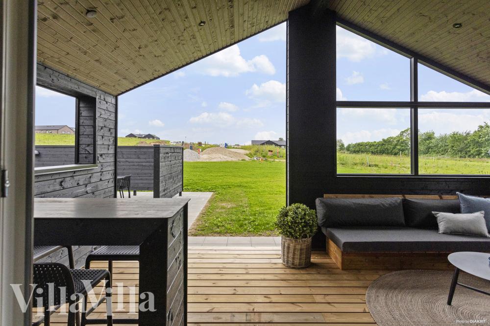 Nyt en grillkveld på terrassen i luksushus nr. 955 i Fyn og øyer