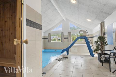Det flotte bassenget i luksushus nr. 314 til 20 personer