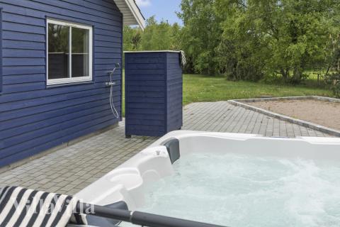 Nyt varmen i boblebadet i luksushus nr. 314 i Lolland/Falster/Møn