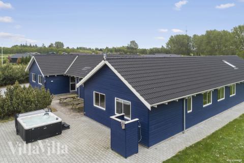Dette lekre huset med svømmebasseng, nr. 314, med plass til 20 personer, ligger i Lolland/Falster/Møn