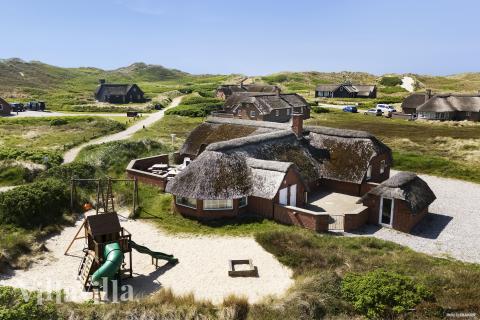 Dette lekre huset med svømmebasseng, nr. 675, med plass til 15 personer, ligger i Vestjylland