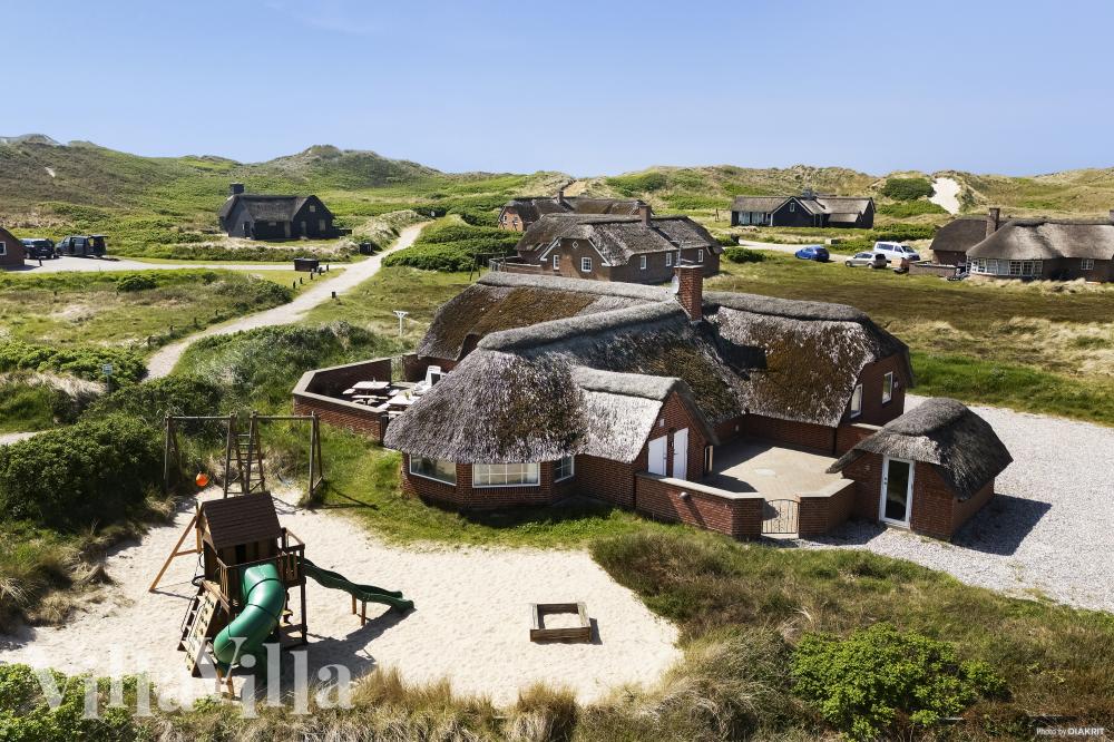 Dette lekre huset med svømmebasseng, nr. 675, med plass til 15 personer, ligger i Vestjylland