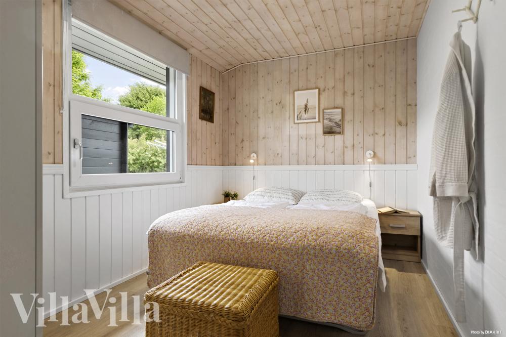 Det er god plass til hygge i feriehusets sofagruppe under oppholdet i luksushus nr. 964