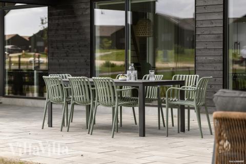 Nyt en grillkveld på terrassen i luksushus nr. 932 i Fyn og øyer