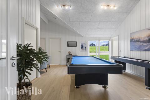 I tillegg til alle aktivitetsmulighetene i husets bassengavdeling, kan du også spille biljard, bordtennis og dart i luksushus nr. 947