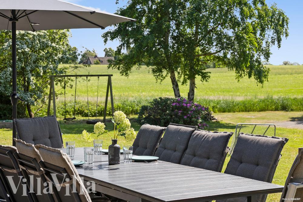 Nyt en grillkveld på terrassen i luksushus nr. 963 i Nordsjælland