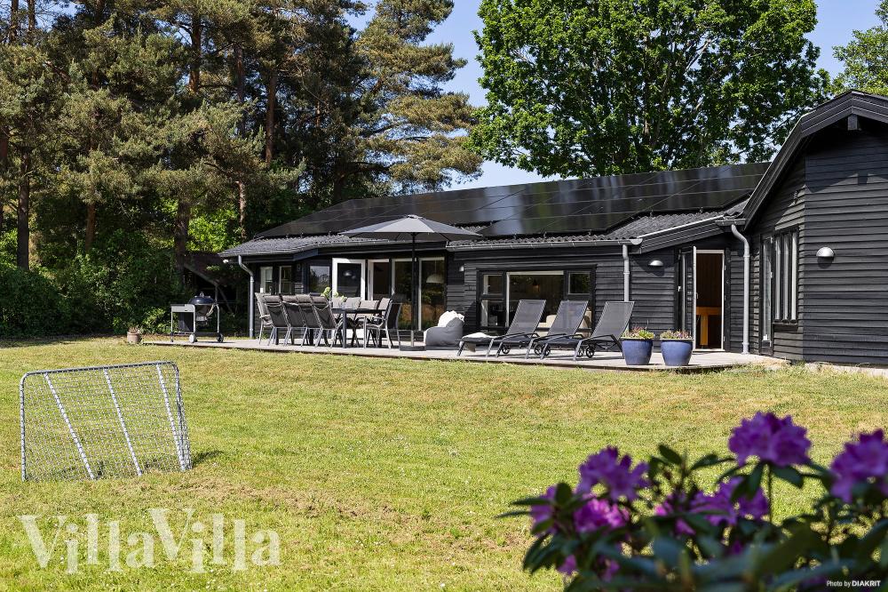 Dette lekre huset med svømmebasseng, nr. 963, med plass til 10 personer, ligger i Nordsjælland