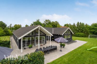 Dette lekre huset med svømmebasseng, nr. 276, med plass til 18 personer, ligger i Nordsjælland